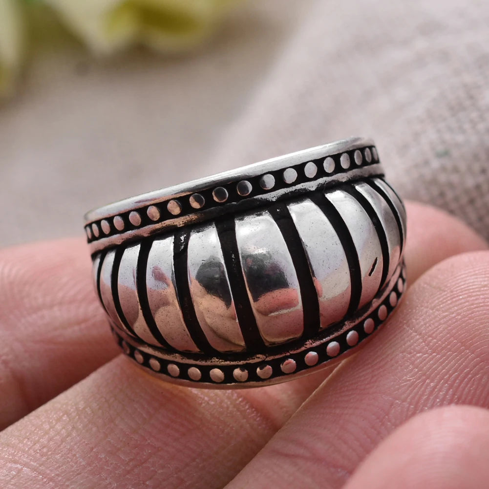 Bague Rayures Thaïe — Finition Argentée Premium — Ajustable — Ne se Décolore Pas