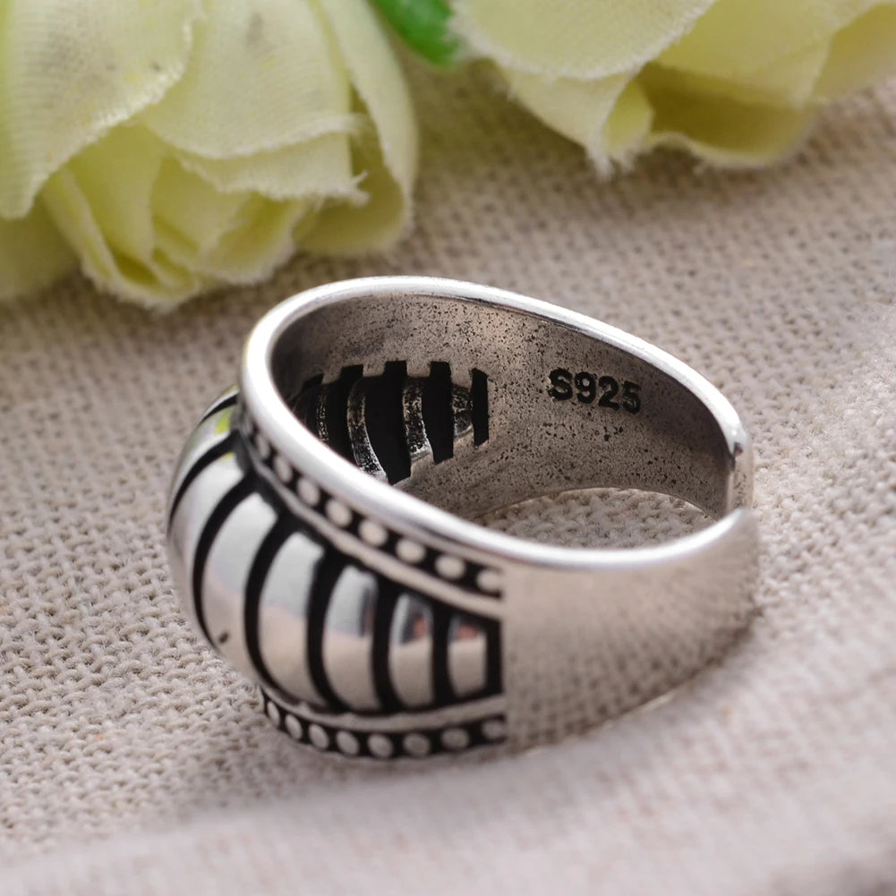 Bague Rayures Thaïe — Finition Argentée Premium — Ajustable — Ne se Décolore Pas