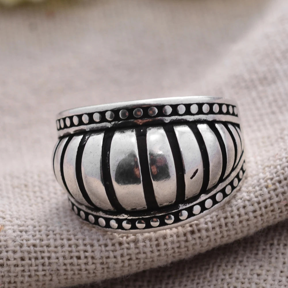 Bague Rayures Thaïe — Finition Argentée Premium — Ajustable — Ne se Décolore Pas