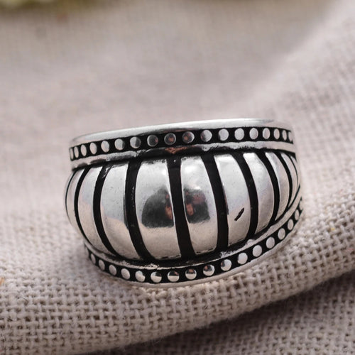 Bague Rayures Thaïe — Finition Argentée Premium — Ajustable — Ne se Décolore Pas