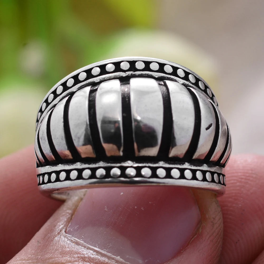 Bague Rayures Thaïe — Finition Argentée Premium — Ajustable — Ne se Décolore Pas